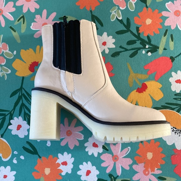 NWOT Oasis Society Anastasia Chelsea Style Platform Chunky Sole Boots Size 8 - Picture 5 of 12